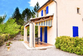 Appartement moderne à La Roche-sur-le-Buis, avec piscine.